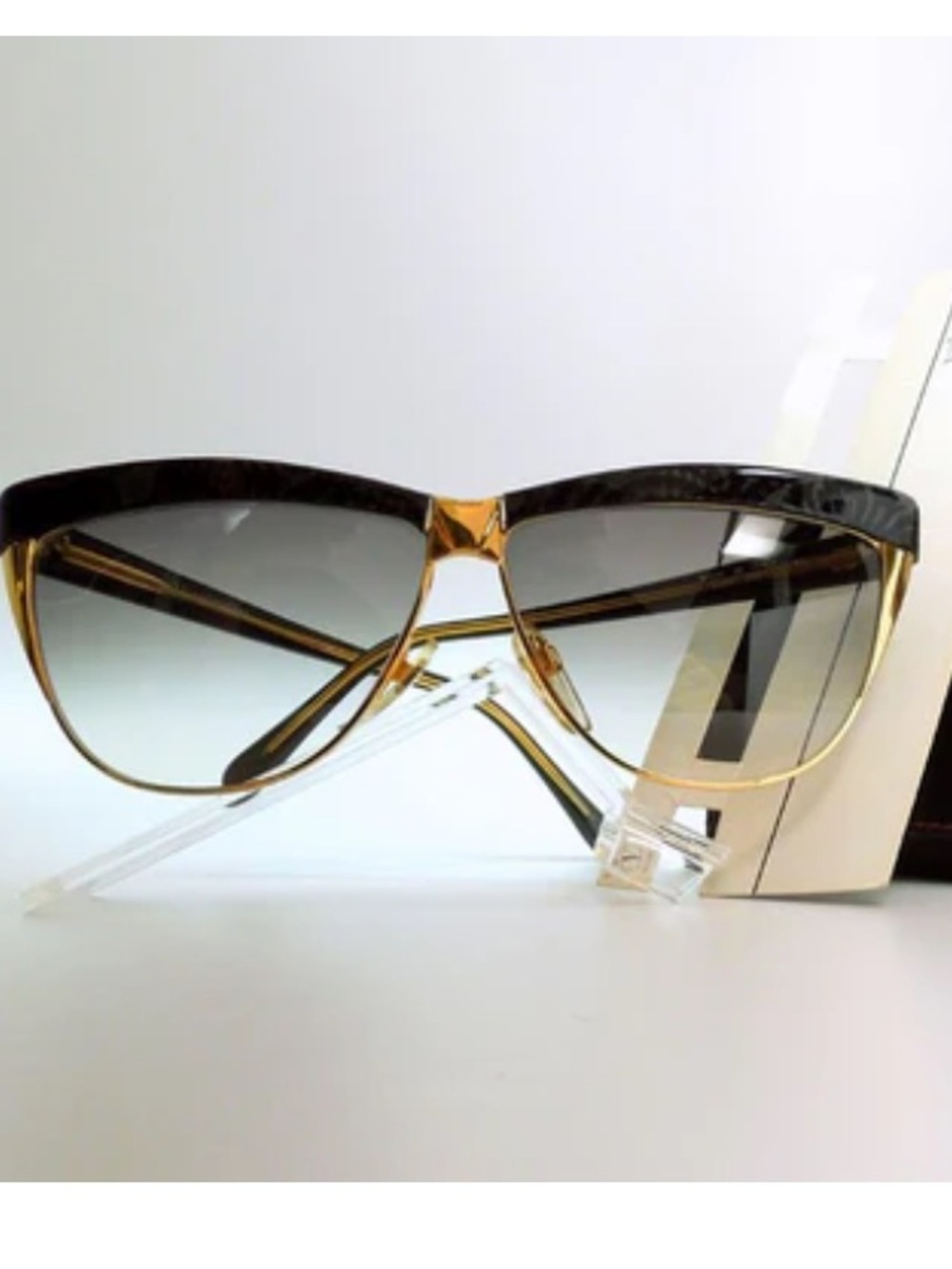 Vintage 1970s Valentino Two-Tone Cat-Eye Sunglasses in Black and Gold RARE - Picture 10 of 12